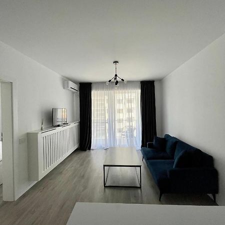 Cozy 1 Bedroom Apartment Орадя Экстерьер фото