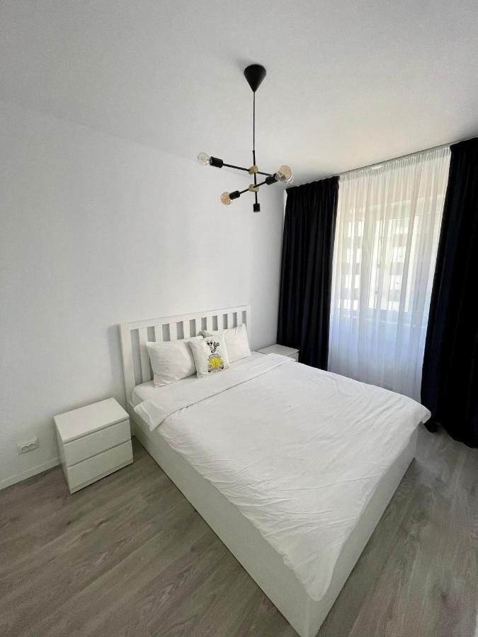 Cozy 1 Bedroom Apartment Орадя Экстерьер фото