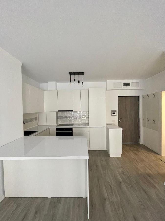 Cozy 1 Bedroom Apartment Орадя Экстерьер фото